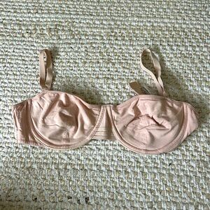 Minetta nude bra